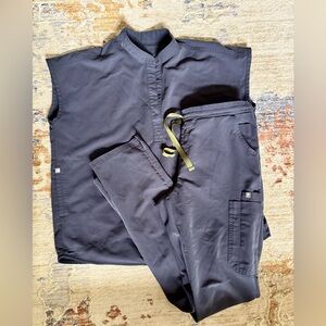 Figs Dark Gray Scrub Set